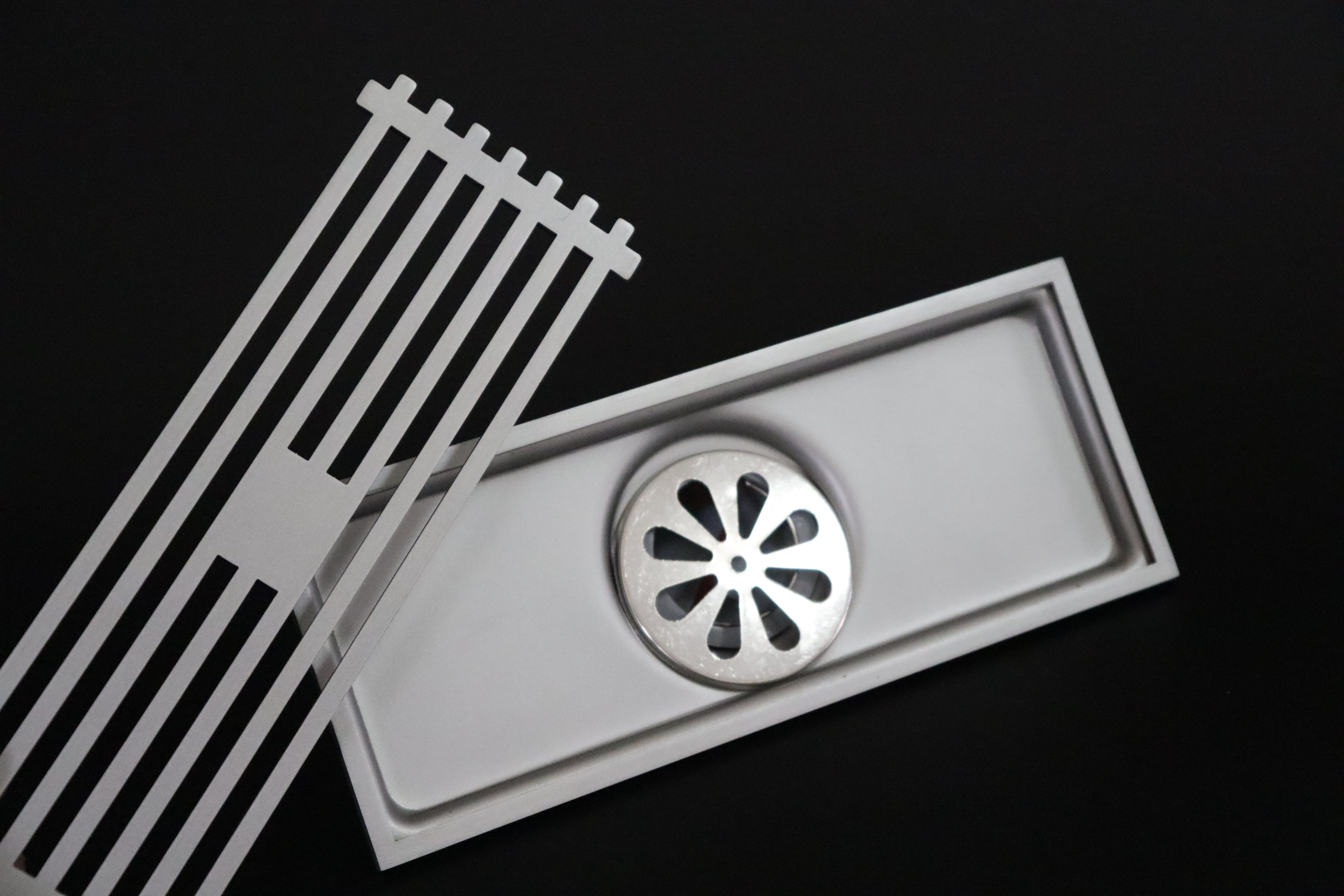 820/830 黒, ガングレー, ニッケルつや消しの厚い長い床排水管