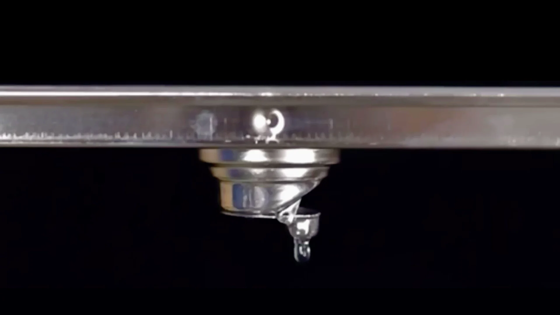 不锈钢隐藏式长地漏 – 高效排水解决方案